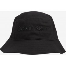 Calvin Klein skrybėlaitė